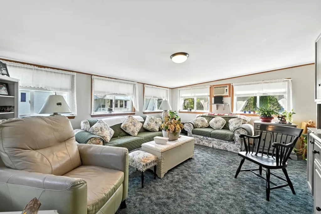 16 Garden Way Augusta ME 04330