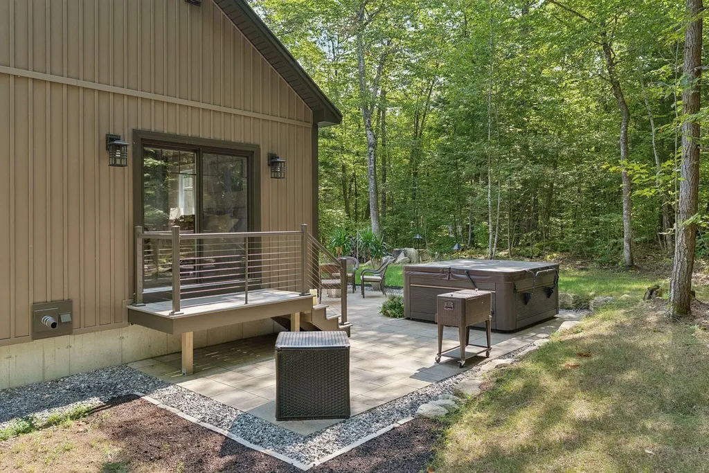 125 Whipporwill Drive Naples ME 04055