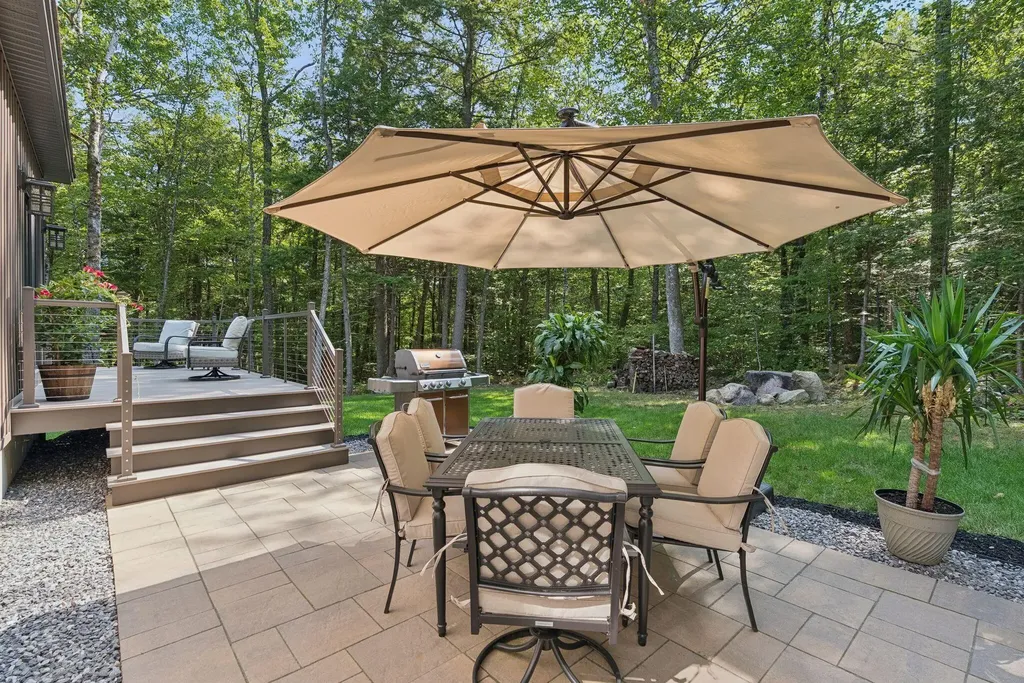 125 Whipporwill Drive Naples ME 04055