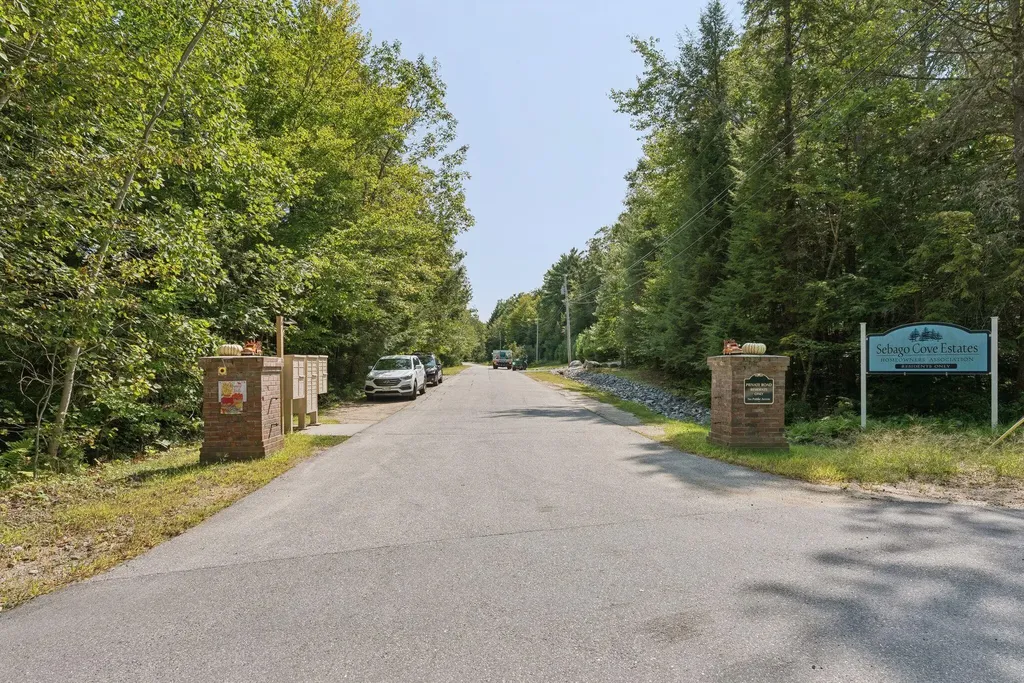 125 Whipporwill Drive Naples ME 04055