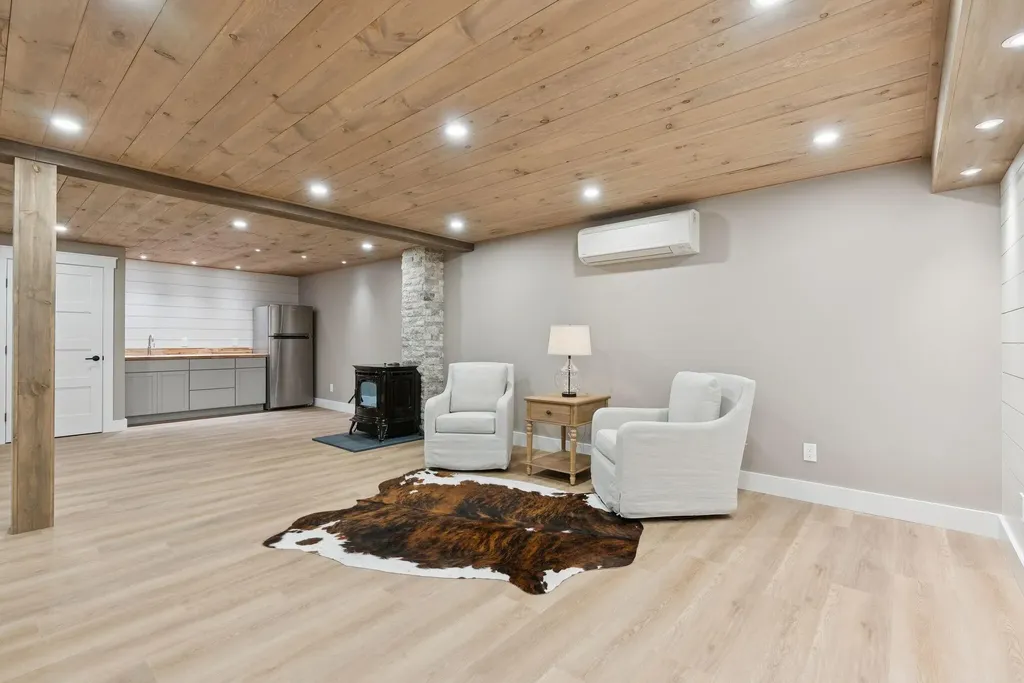 125 Whipporwill Drive Naples ME 04055