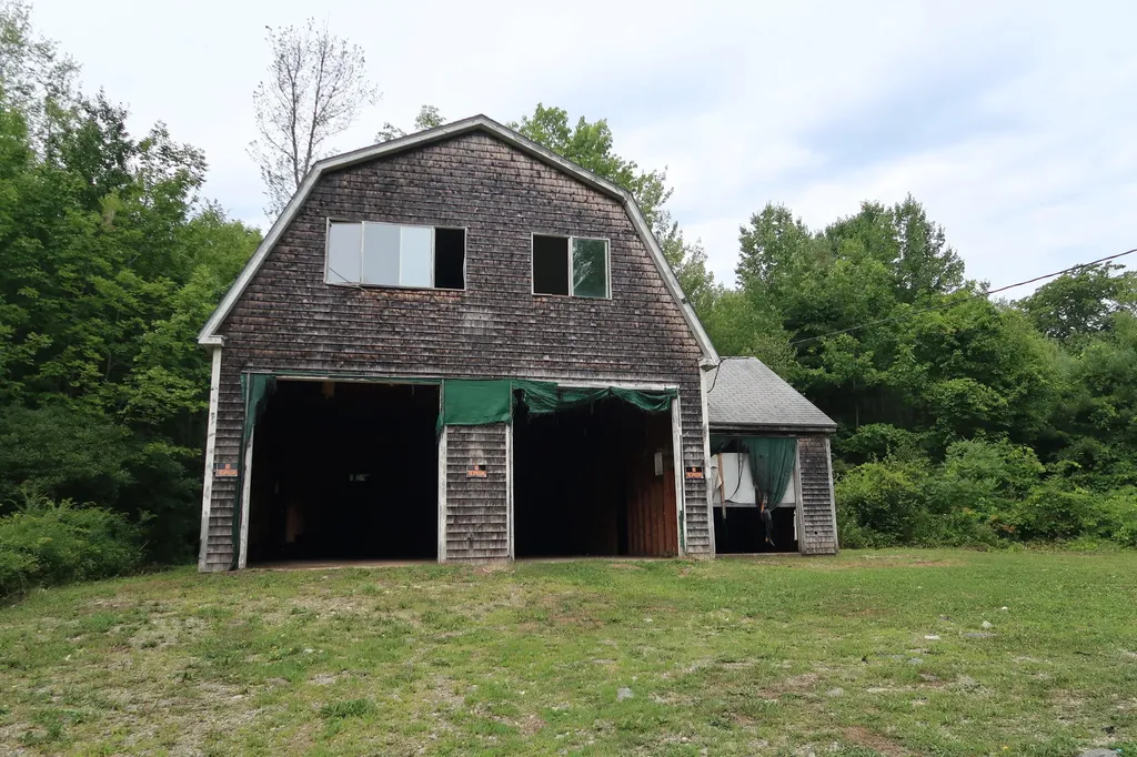 95 Belfast Road Northport ME 04849