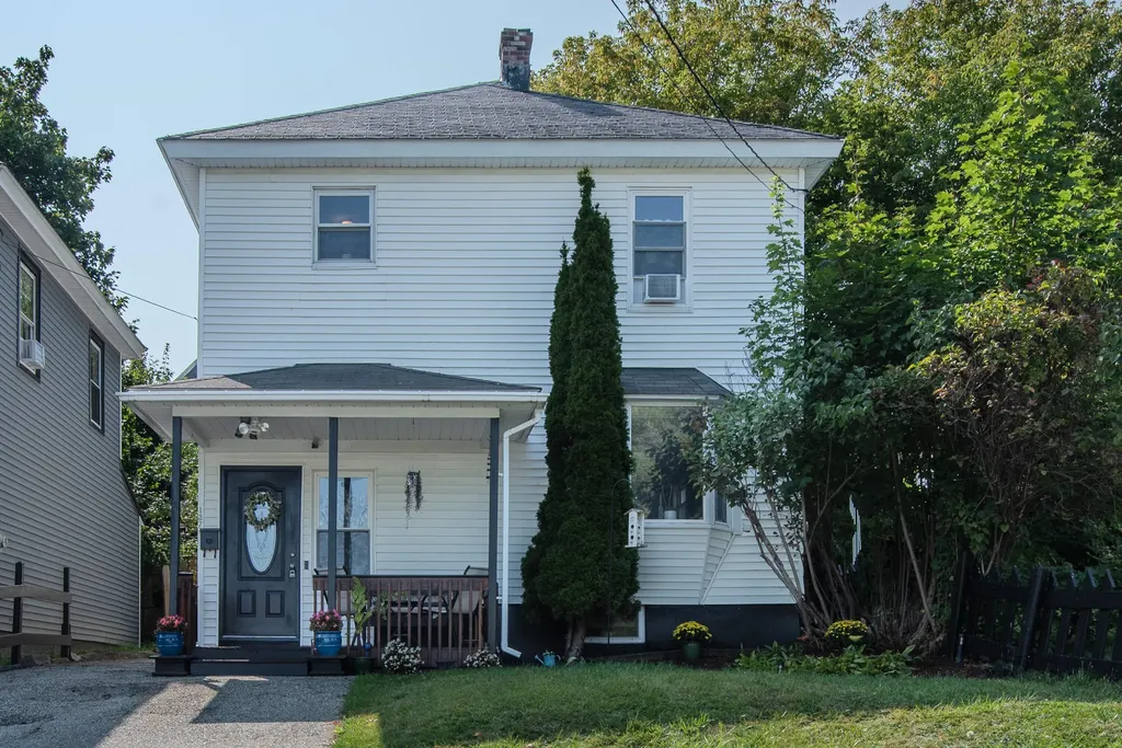 137 Howe Street Lewiston ME 04240