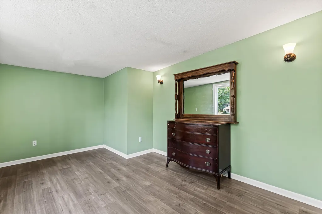 1083 Roosevelt Trail Windham ME 04062
