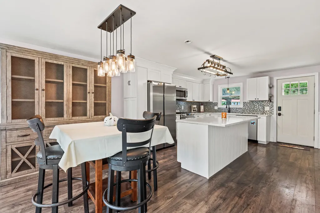 1083 Roosevelt Trail Windham ME 04062