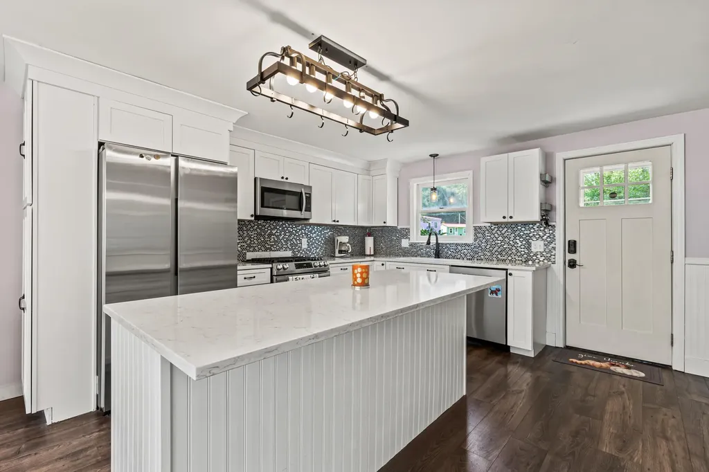 1083 Roosevelt Trail Windham ME 04062