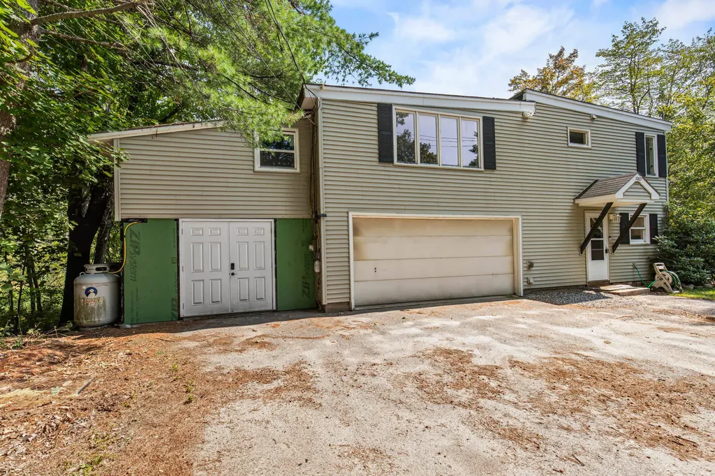 1083 Roosevelt Trail Windham ME 04062