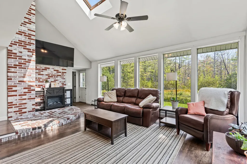 1083 Roosevelt Trail Windham ME 04062