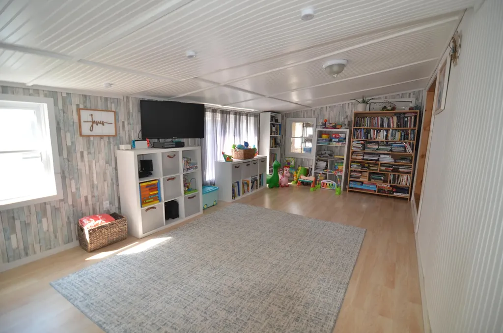 33 Coles Corner Road Winterport ME 04496