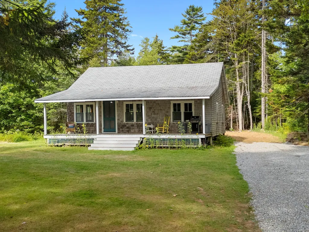 207 Pleasant Point Road Cushing ME 04563