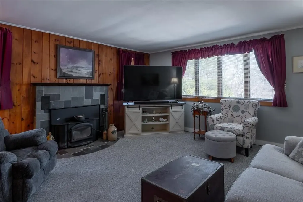 22 Sand Hill Road Wiscasset ME 04578