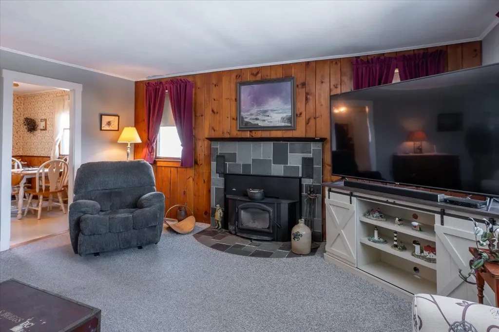 22 Sand Hill Road Wiscasset ME 04578