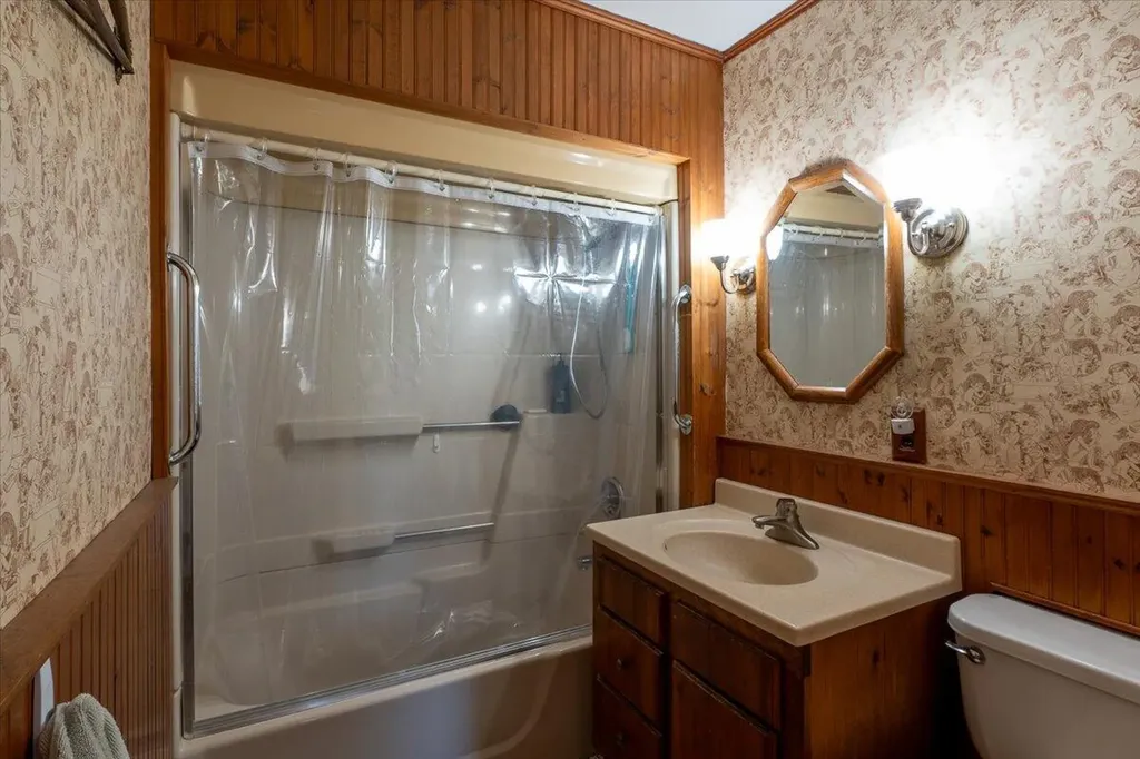 22 Sand Hill Road Wiscasset ME 04578