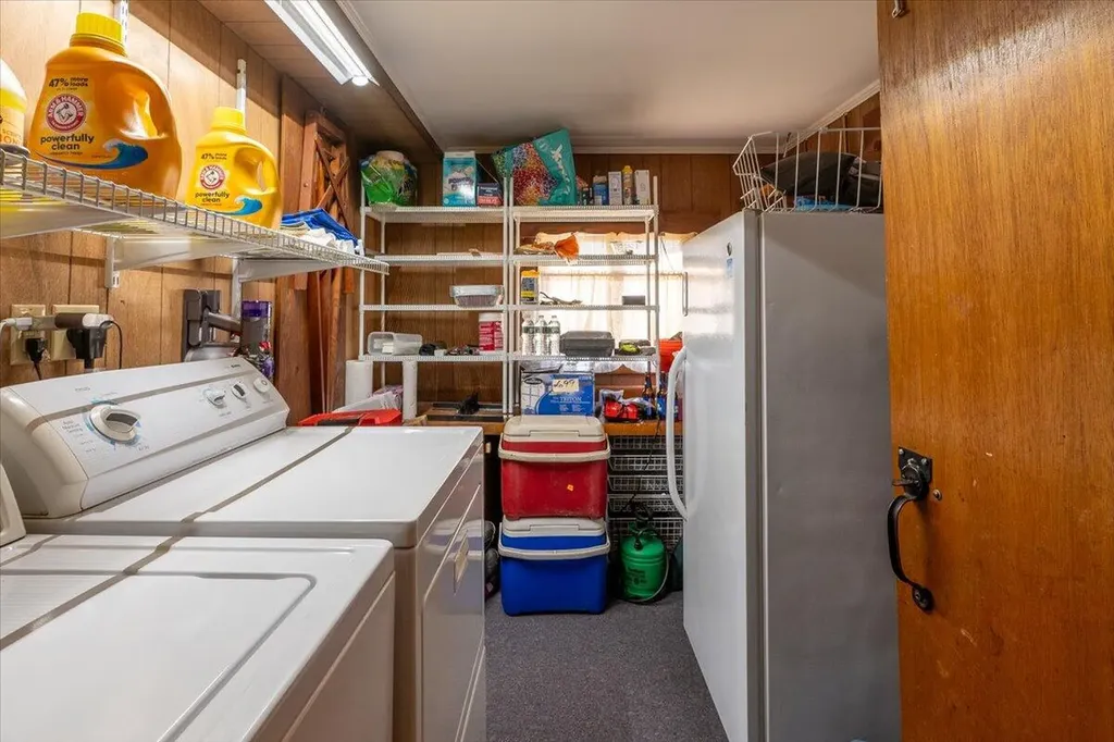 22 Sand Hill Road Wiscasset ME 04578