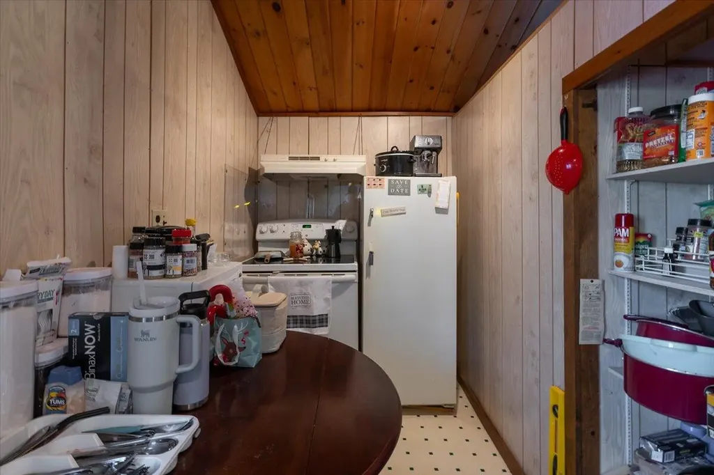 22 Sand Hill Road Wiscasset ME 04578