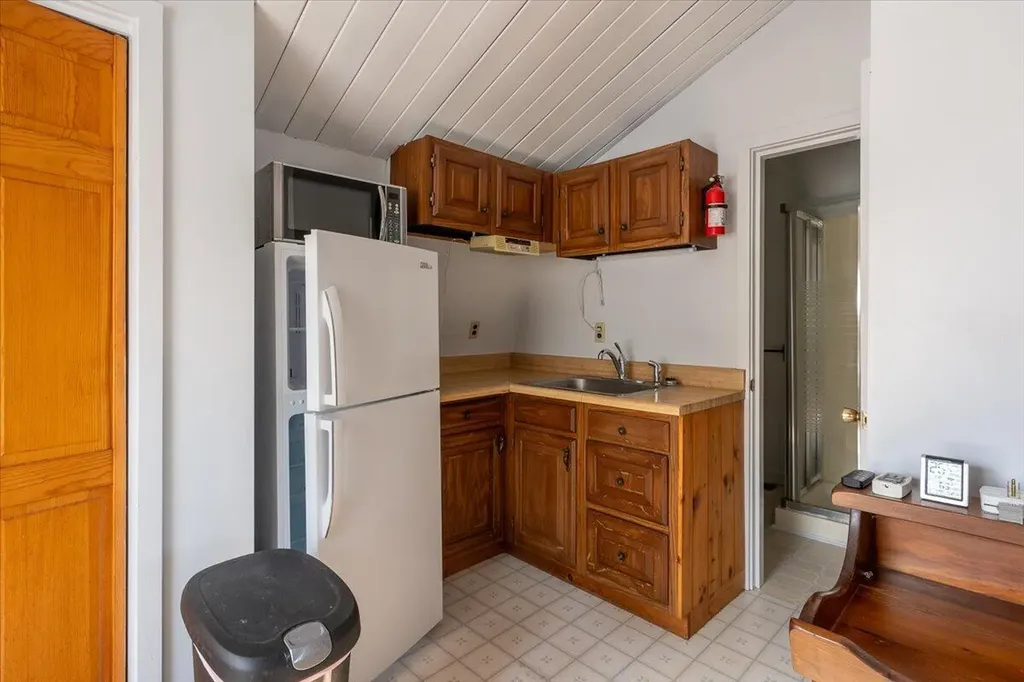 22 Sand Hill Road Wiscasset ME 04578