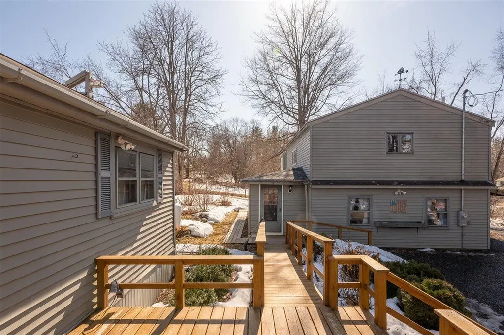 22 Sand Hill Road Wiscasset ME 04578