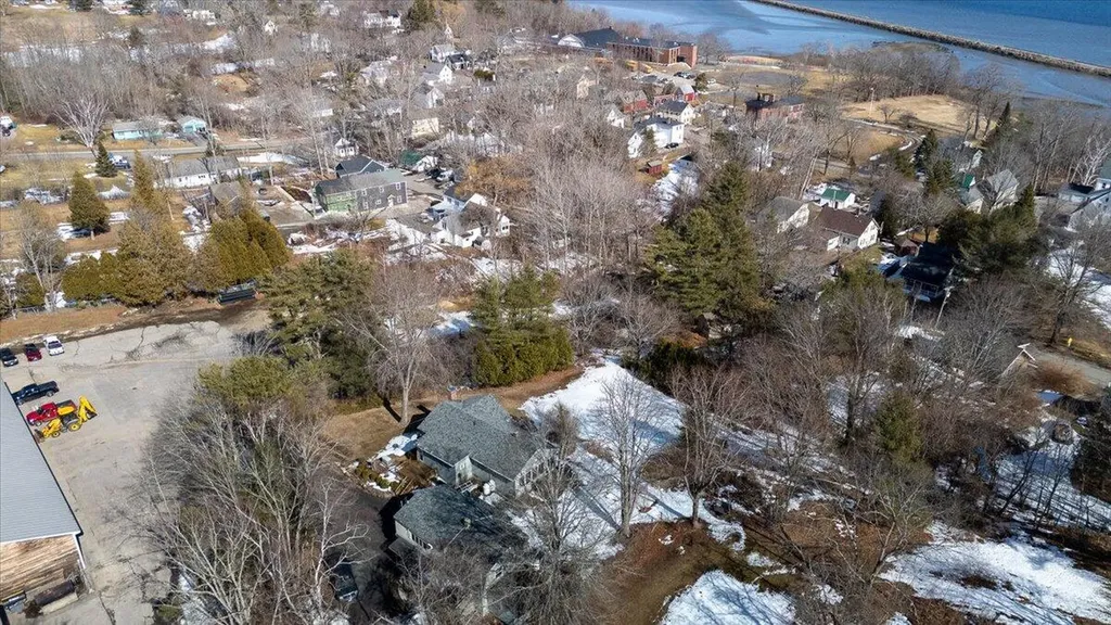 22 Sand Hill Road Wiscasset ME 04578
