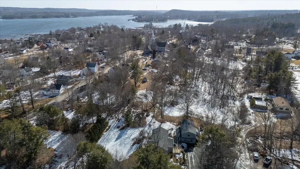 22 Sand Hill Road Wiscasset ME 04578