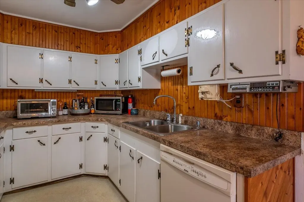 22 Sand Hill Road Wiscasset ME 04578