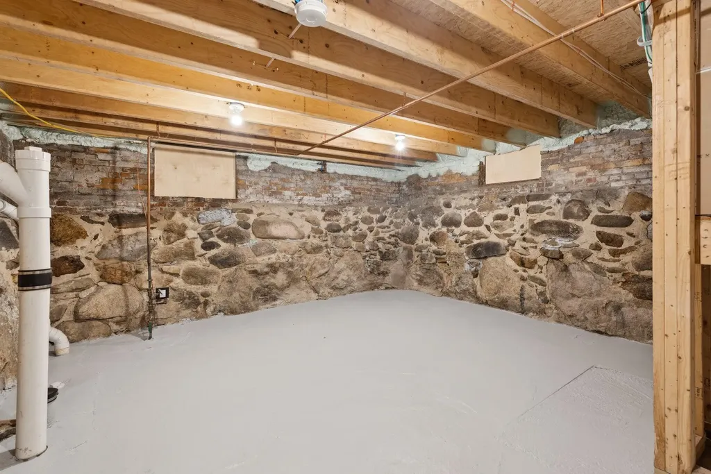 33 Turner Street Portland ME 04101