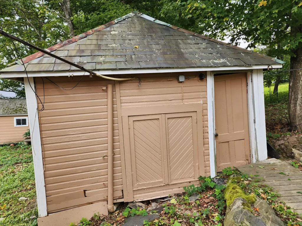 42 Greenville Road Monson ME 04464