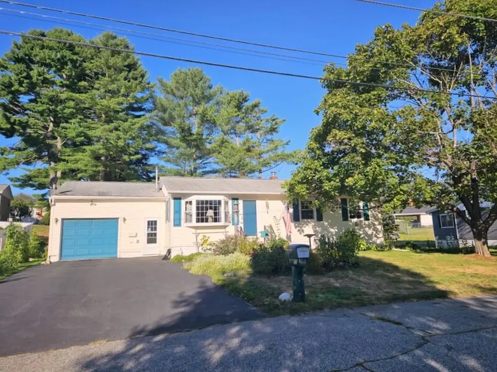 10 Swale Lane Lewiston ME 04240