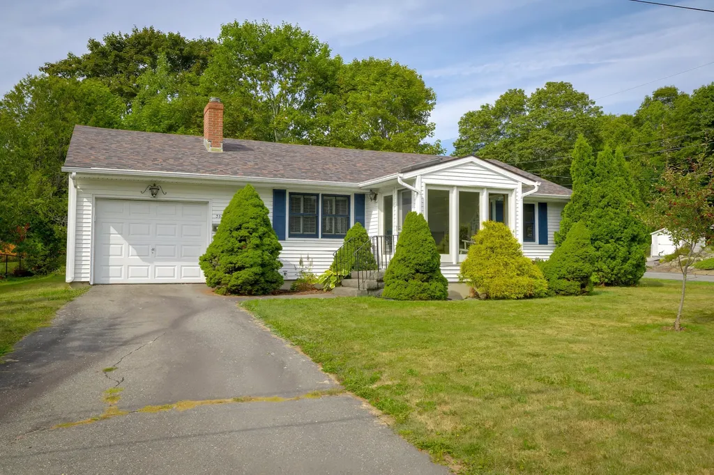 35 Maple Street Ellsworth ME 04605
