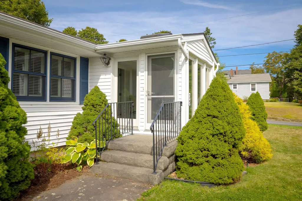 35 Maple Street Ellsworth ME 04605