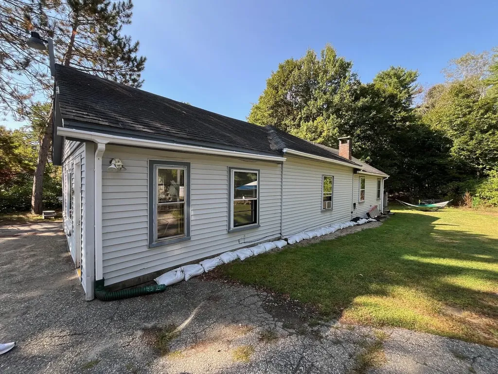 9 Lewiston Road Gray ME 04039