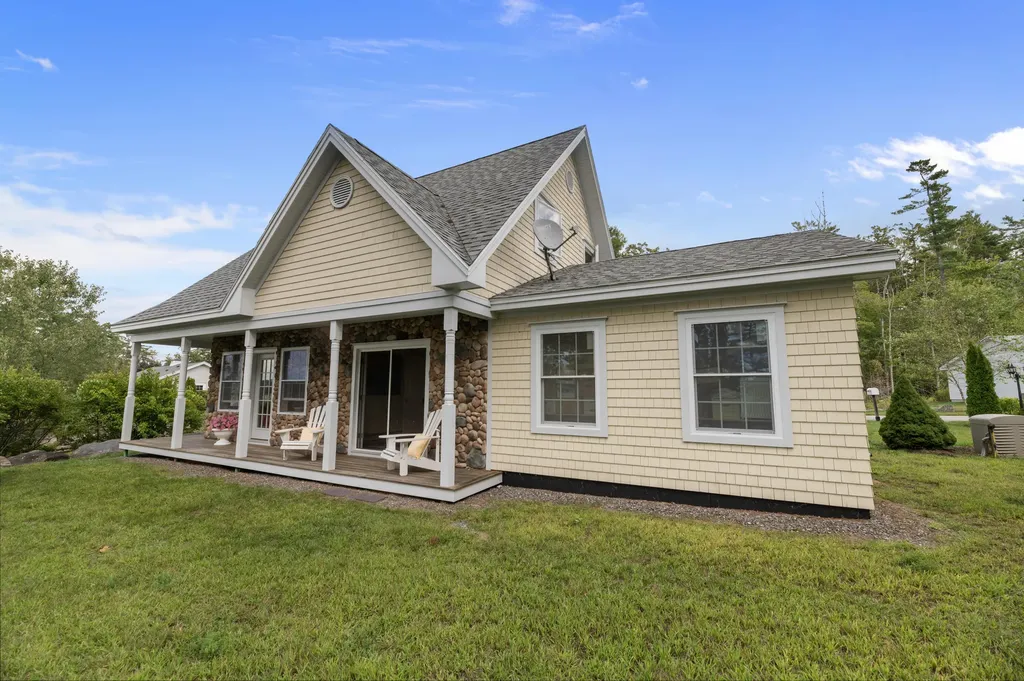 11 Island Lane Edgecomb ME 04556