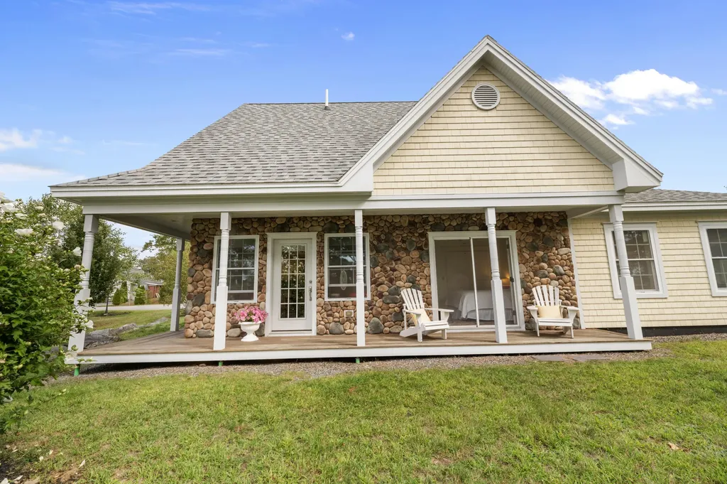 11 Island Lane Edgecomb ME 04556