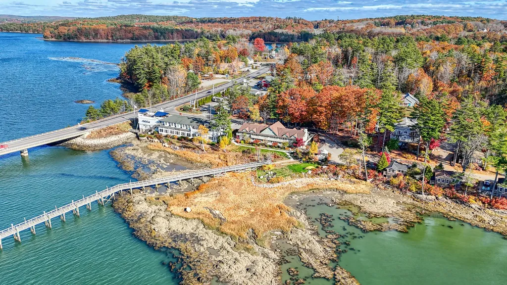 11 Island Lane Edgecomb ME 04556