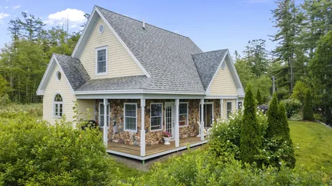 11 Island Lane Edgecomb ME 04556