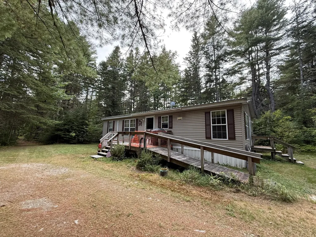 8 Wesson Lane Macwahoc Plt ME 04451