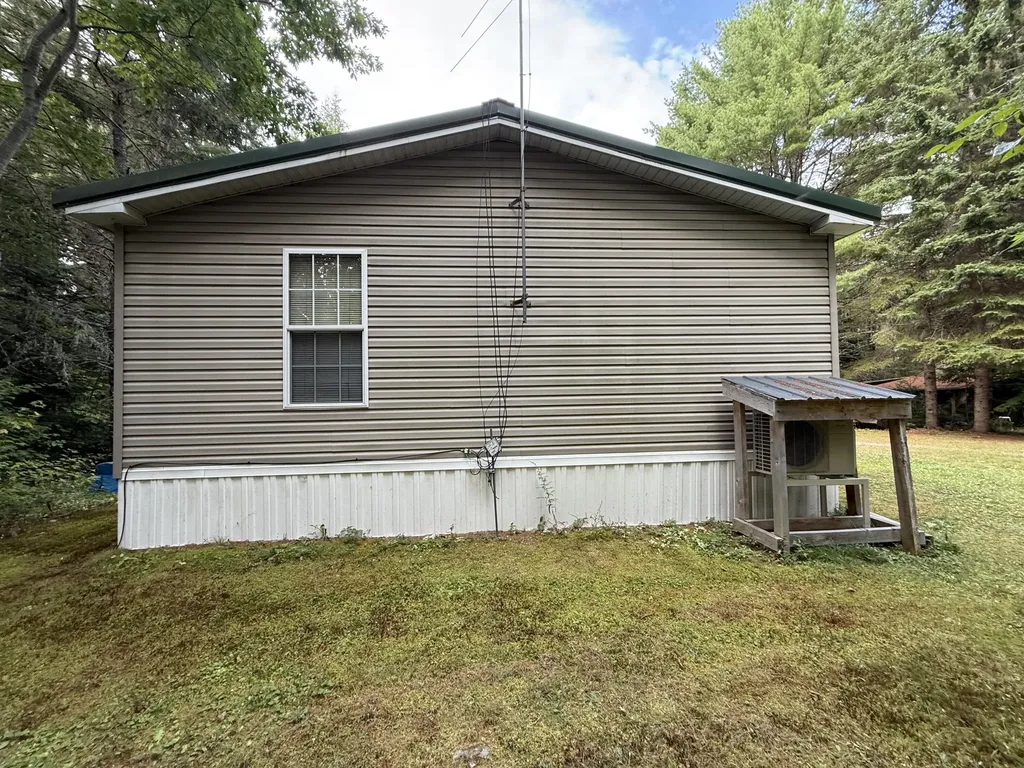 8 Wesson Lane Macwahoc Plt ME 04451