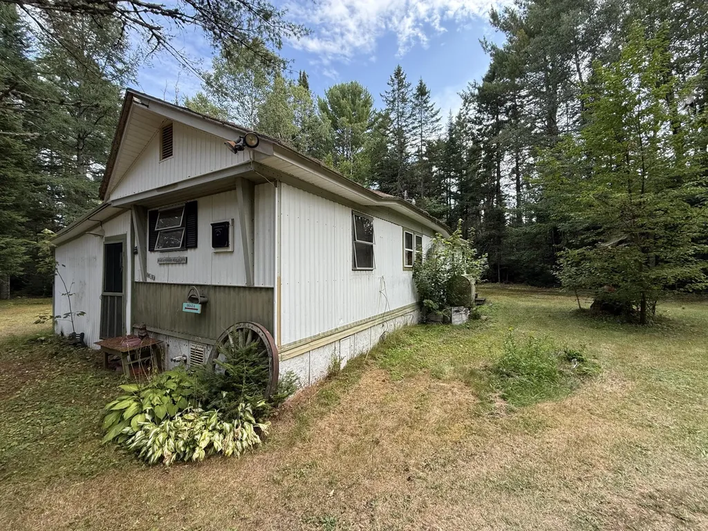 8 Wesson Lane Macwahoc Plt ME 04451