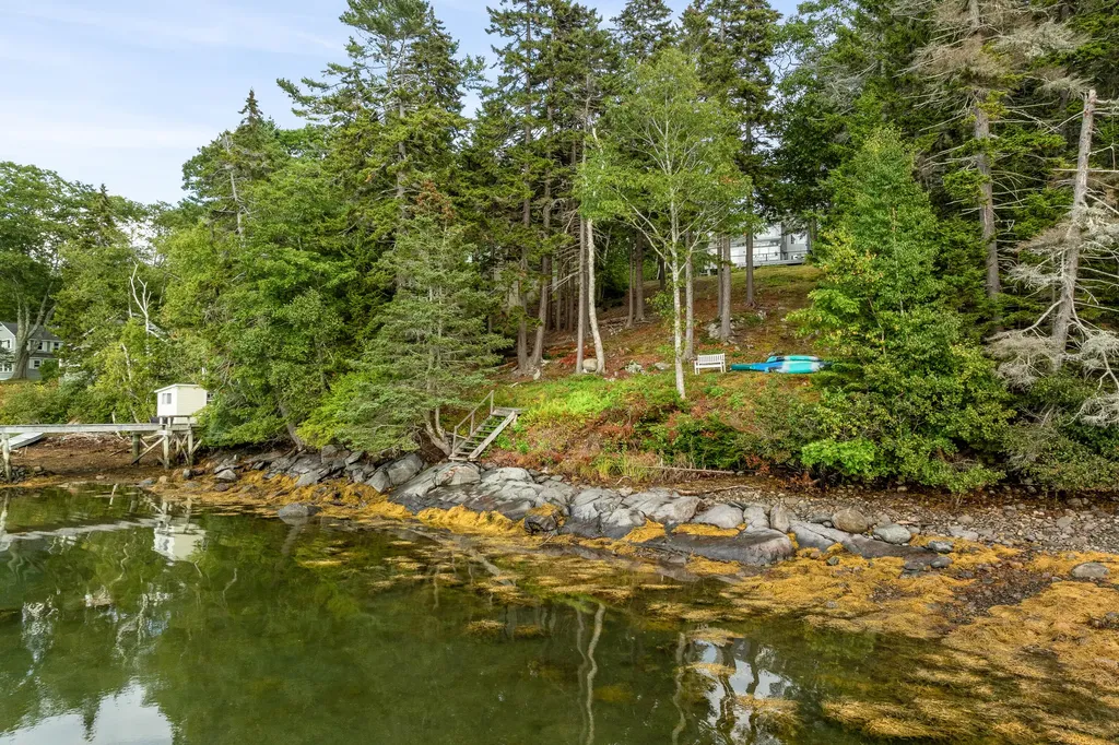 28 Orne Lane Cushing ME 04563
