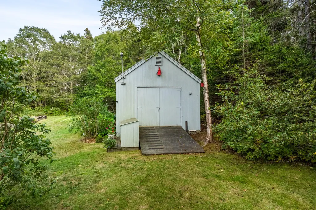 28 Orne Lane Cushing ME 04563