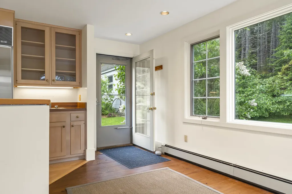 28 Orne Lane Cushing ME 04563