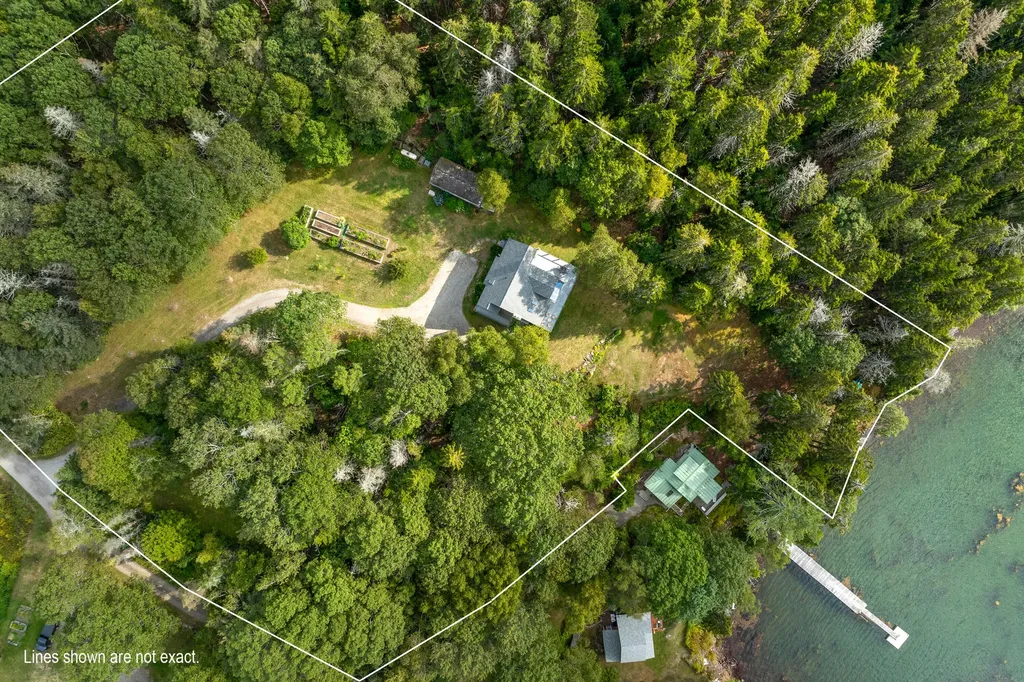 28 Orne Lane Cushing ME 04563