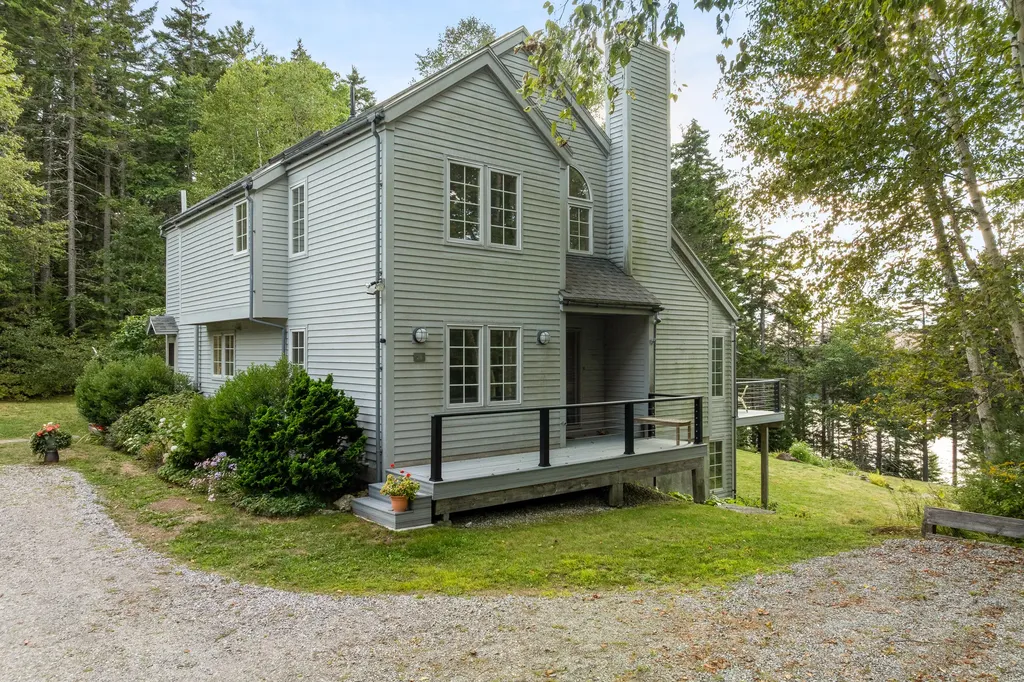 28 Orne Lane Cushing ME 04563