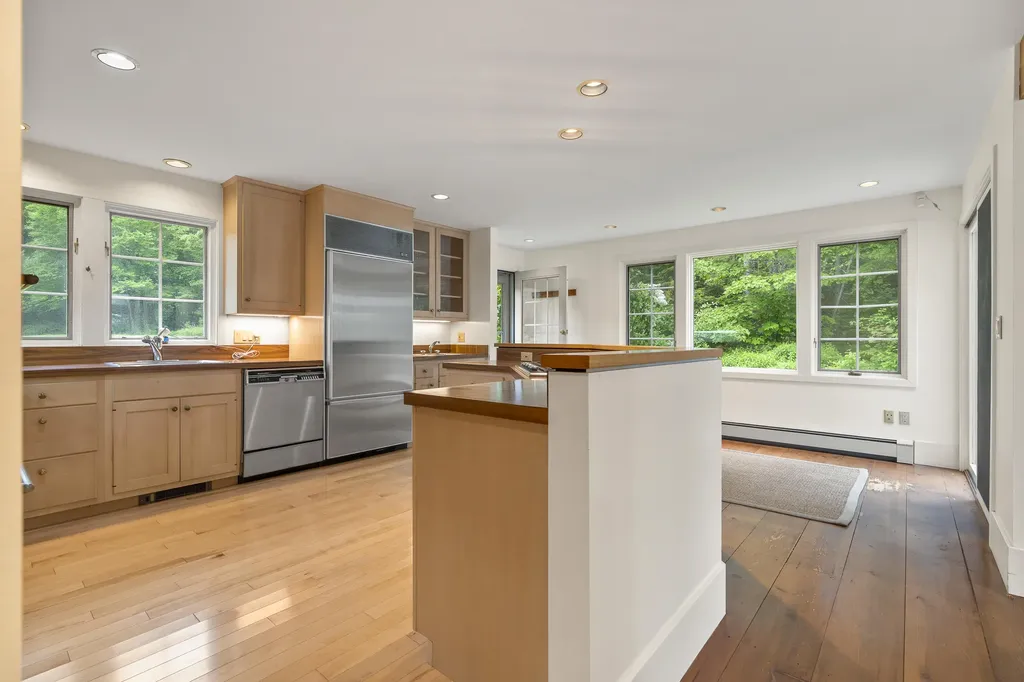 28 Orne Lane Cushing ME 04563