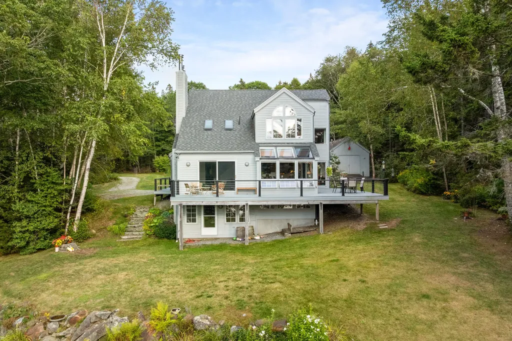 28 Orne Lane Cushing ME 04563