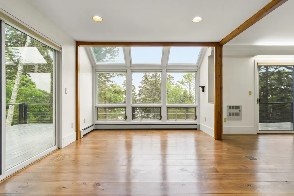 28 Orne Lane Cushing ME 04563