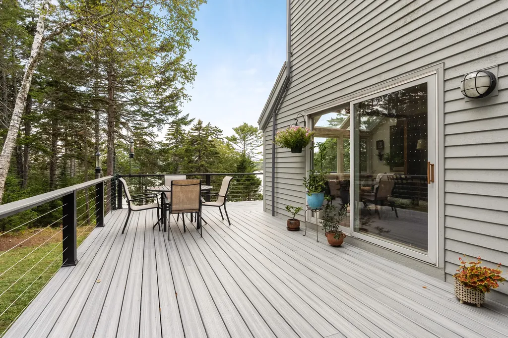 28 Orne Lane Cushing ME 04563