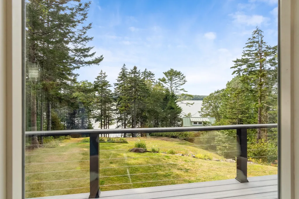 28 Orne Lane Cushing ME 04563