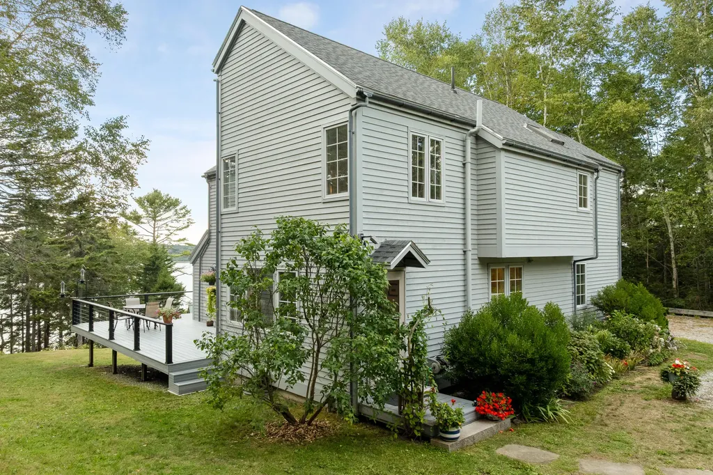 28 Orne Lane Cushing ME 04563