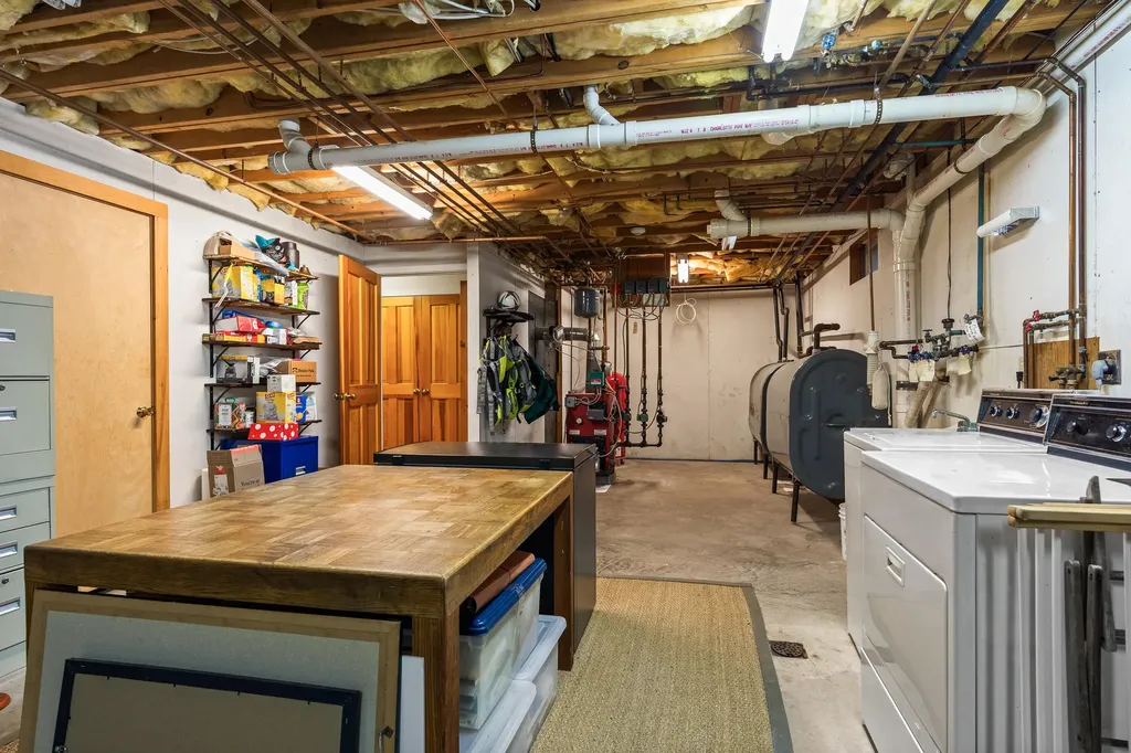 28 Orne Lane Cushing ME 04563