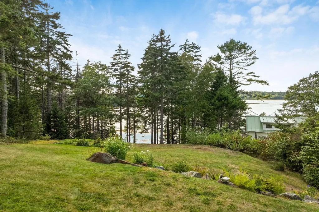 28 Orne Lane Cushing ME 04563